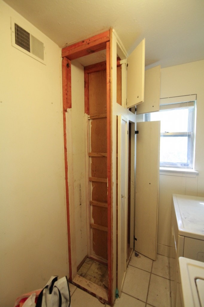 laundry room before (2 of 2)
