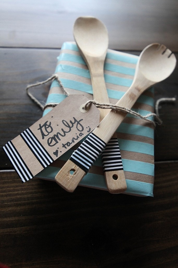 how to throw an awesome gift wrapping party and make custom gift wrapping using washi tape! Seriously so many fun and cute ideas here!_0033