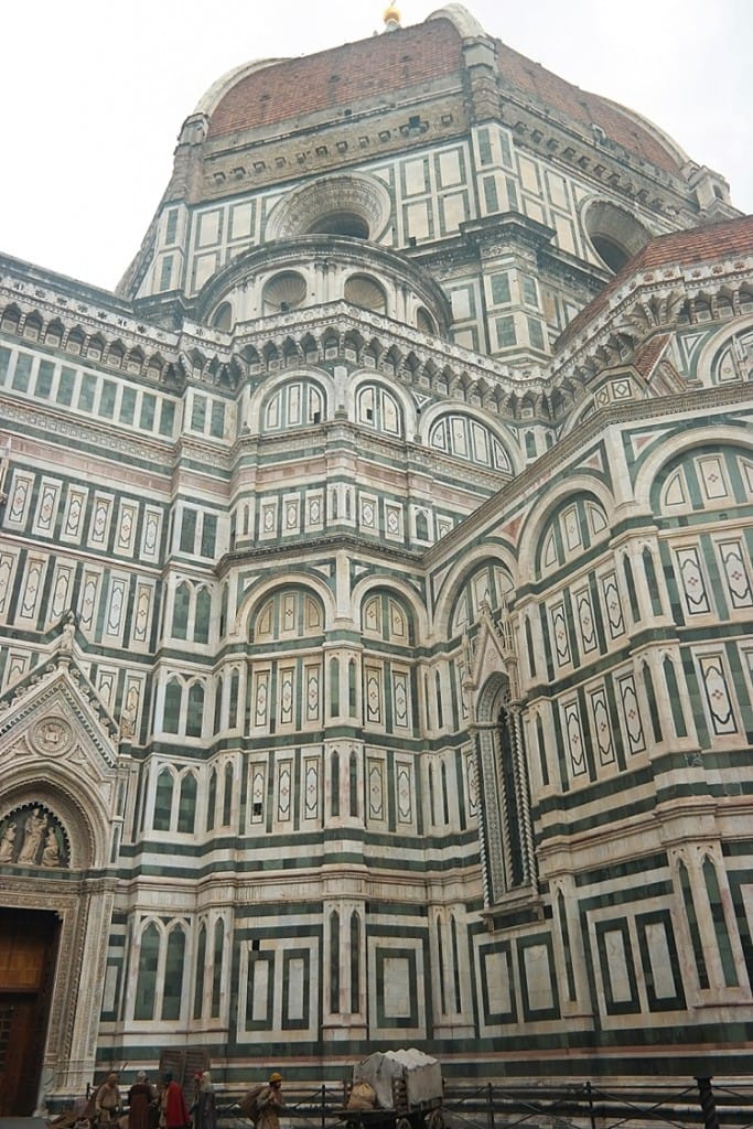 This is the Duomo cathedral in Florence, Italy! So many great pics and places to go—definitely pinning this one for later! #florence #italy #goitaly #europe