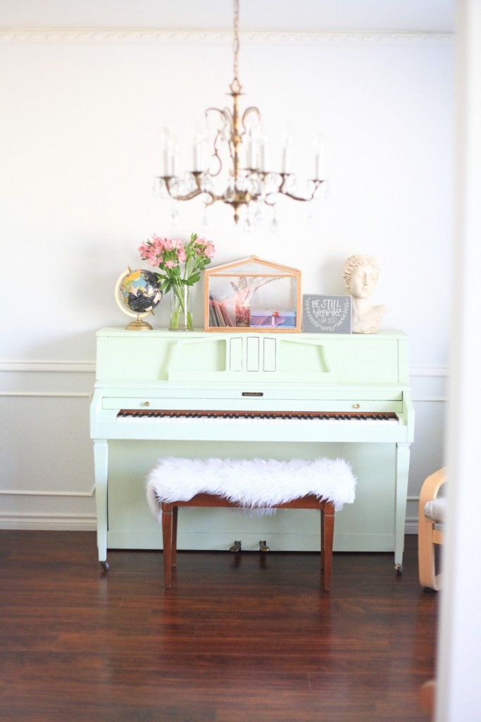Spring Home Tour {Flower Filled} Spring Decorating Ideas
