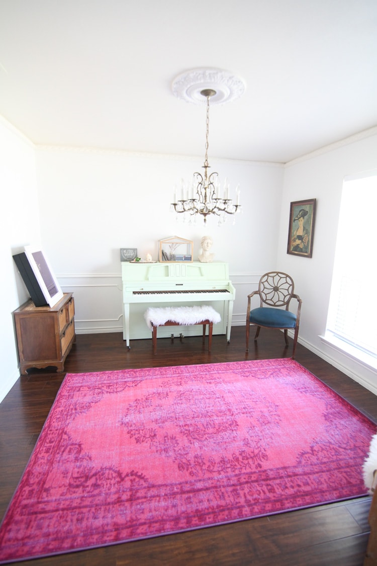 This room is filled with my favorite colors- mint, white and pink! I love that painted piano and pink rug.