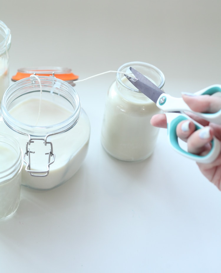 These diy candles are so easy to make! They are homemade are with soy and scented with essential oils then poured into mason jars. This quick and easy diy project takes about 20 minutes from start to finish…even I can make diy candles! 