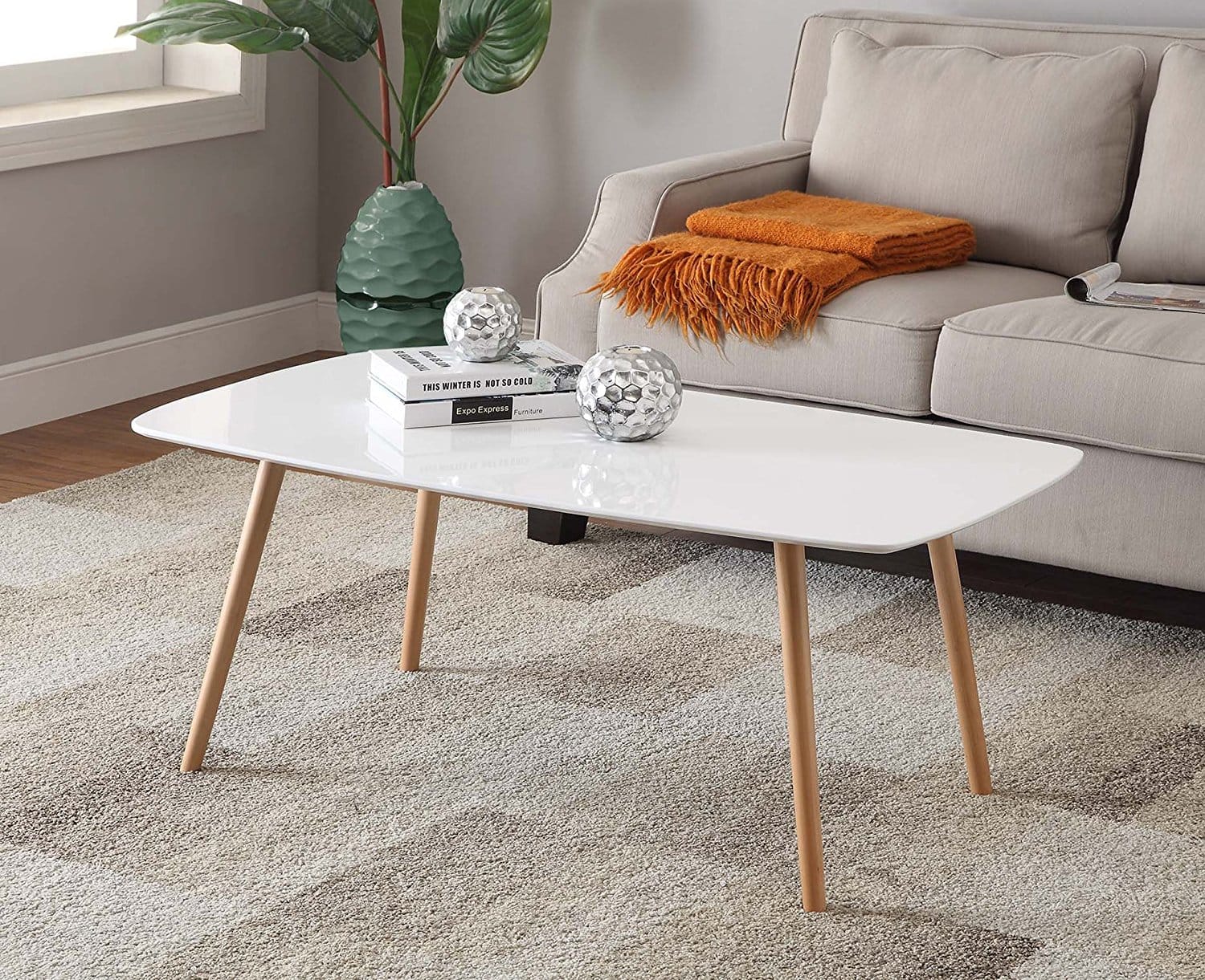 White coffee table with round edges