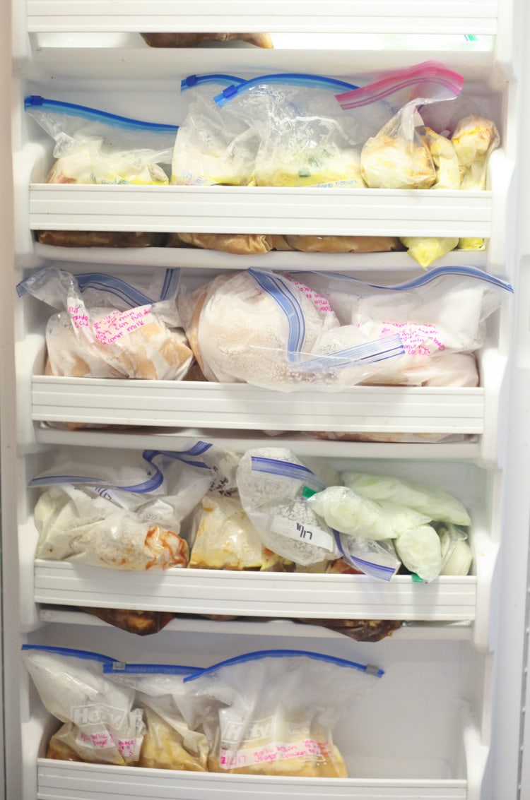  Easy make-ahead Instant Pot freezer meals! This is the easiest way I’ve seen how to stockpile 100 instant pot freezer meals before baby. Having meals for after baby is born helps so much—definitely doing this next time!