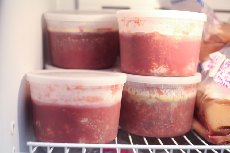  Easy make-ahead Instant Pot freezer meals! This is the easiest way I’ve seen how to stockpile 100 instant pot freezer meals before baby. Having meals for after baby is born helps so much—definitely doing this next time!
