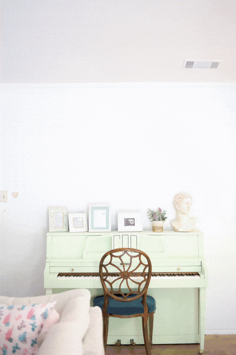 Animated gif of flower wall with white flowers