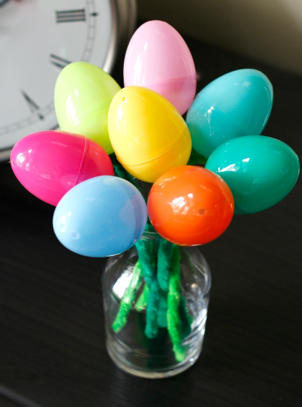 Bouquet of easter eggs that look like flowers from a toddler easter craft project