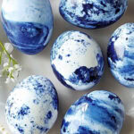 nail polish marbled Easter eggs idea