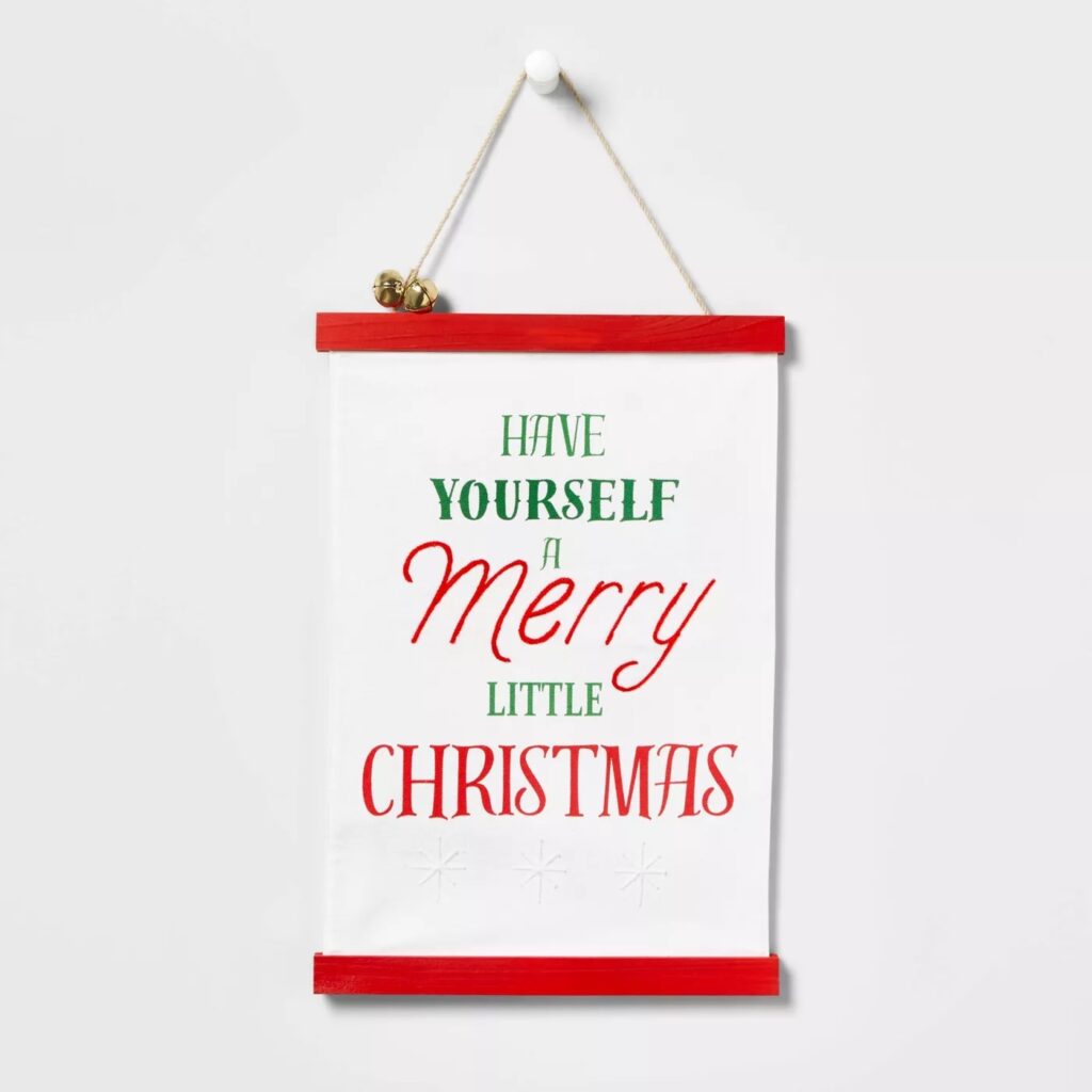 indoor christmas decor wall hanging that says, "have yourself a merry little Christmas"