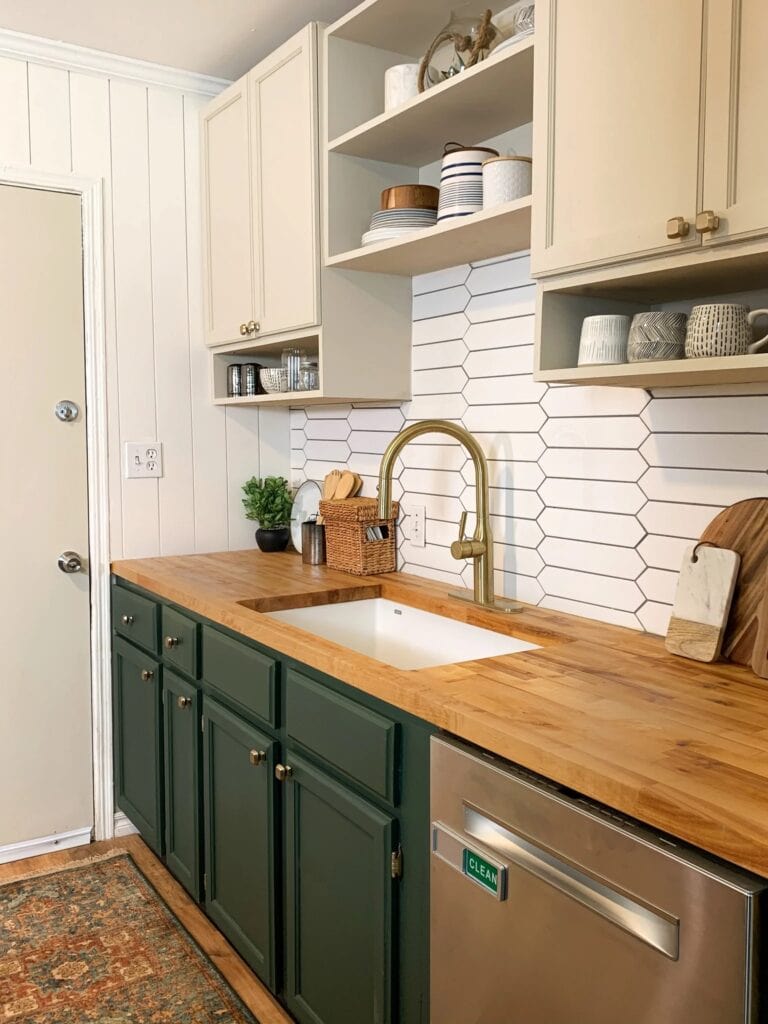 green lower and tan upper cabinets