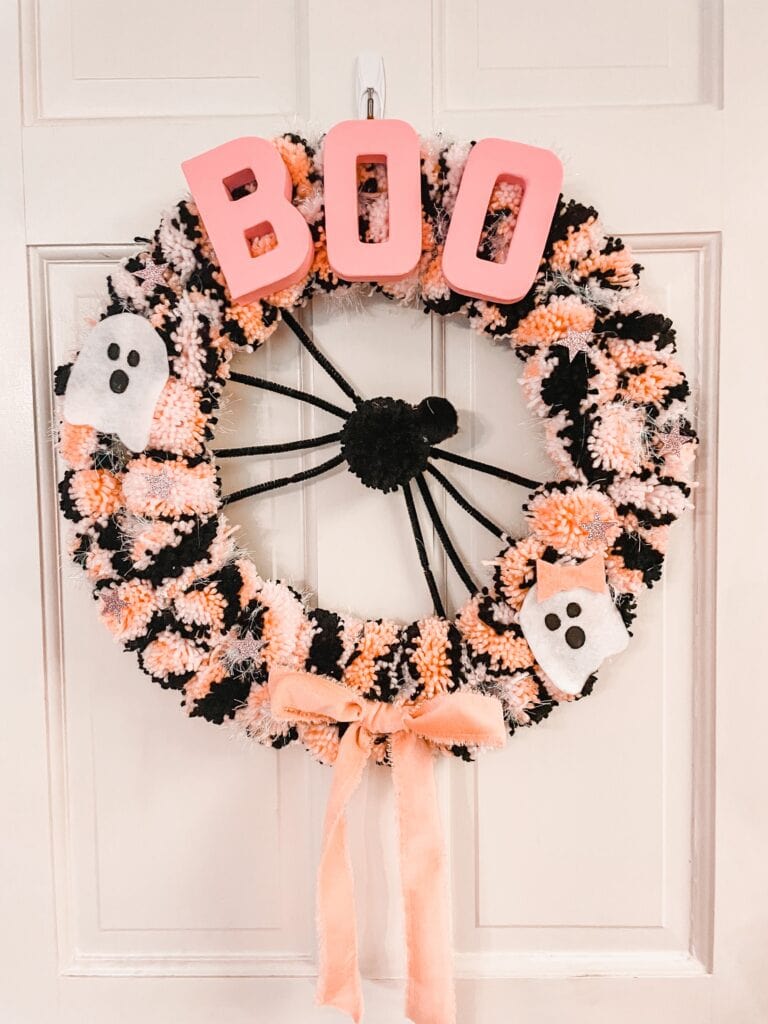 Pink BOO Halloween wreath ideas.