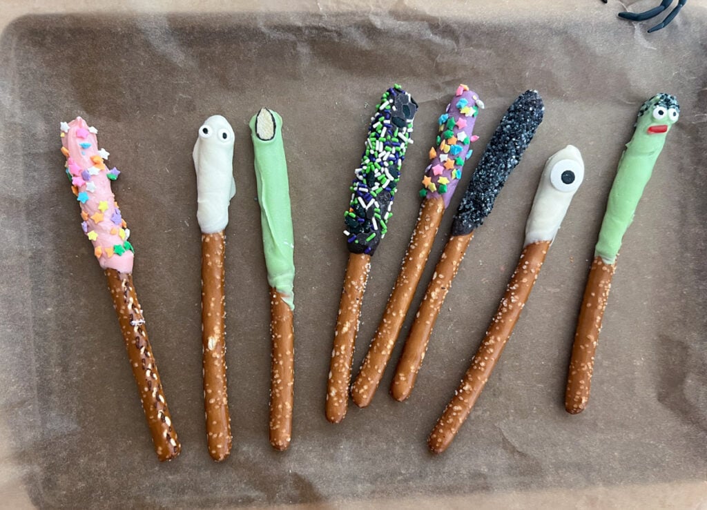 Halloween themed dipped pretzels.