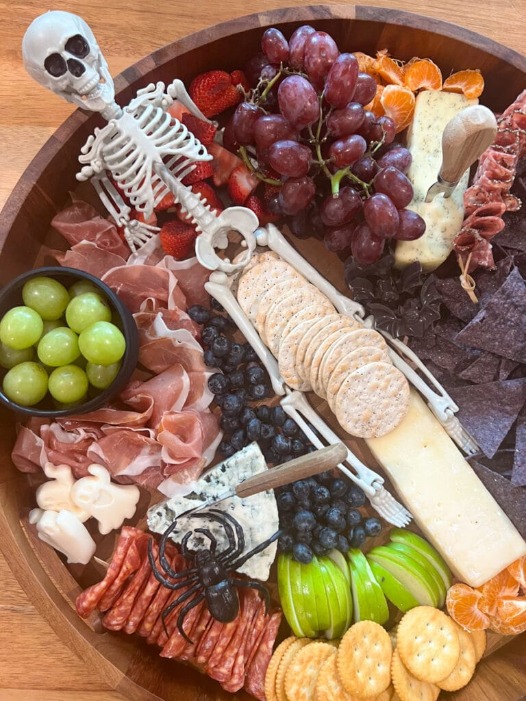 how to make a skeleton charcuterie board