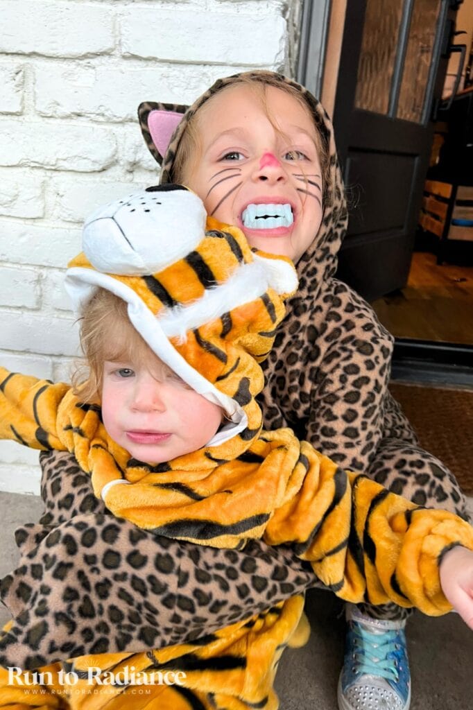 Sibling costume idea for boy girl - safari animals